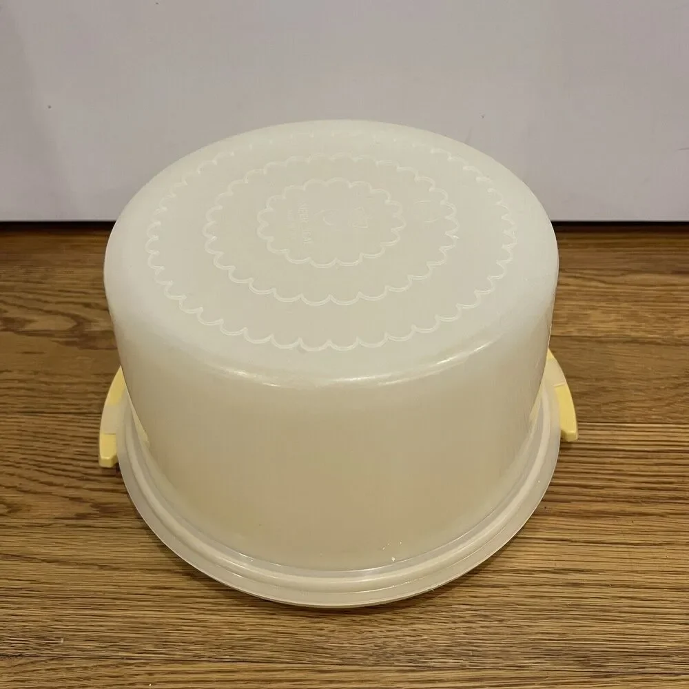 Vintage‎ Tupperware Cake Taker Round 684-5 Harvest Gold Carrier Design On Top